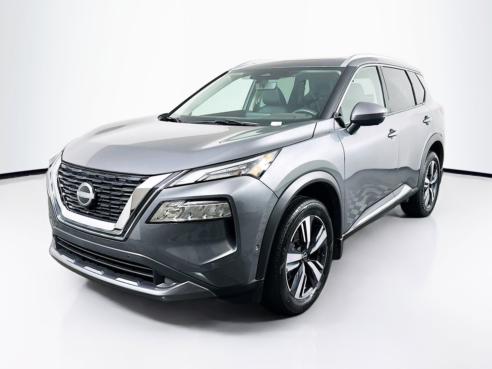 Used 2023 Nissan Rogue SL w/ SL Premium Package image 3