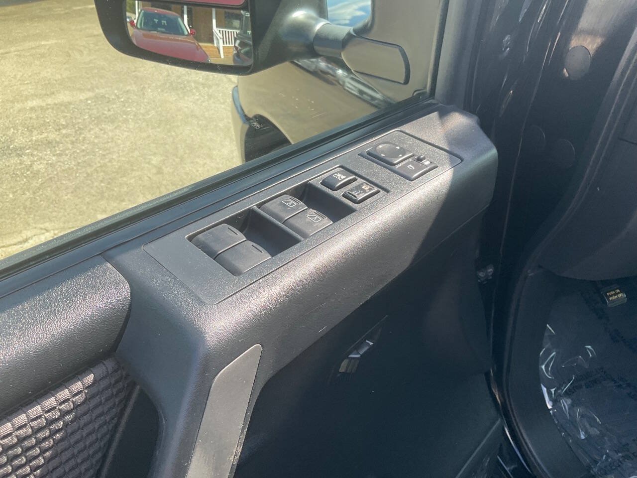 Used 2013 Nissan Titan SV w/ SV Premium Utility Pkg RWD image 10