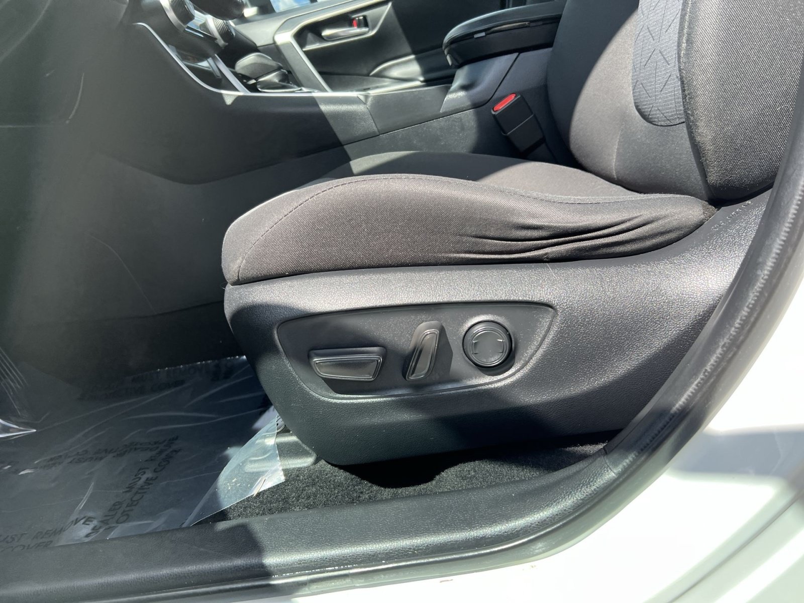 Used 2021 Toyota RAV4 XLE w/ Convenience Package AWD/4WD image 14