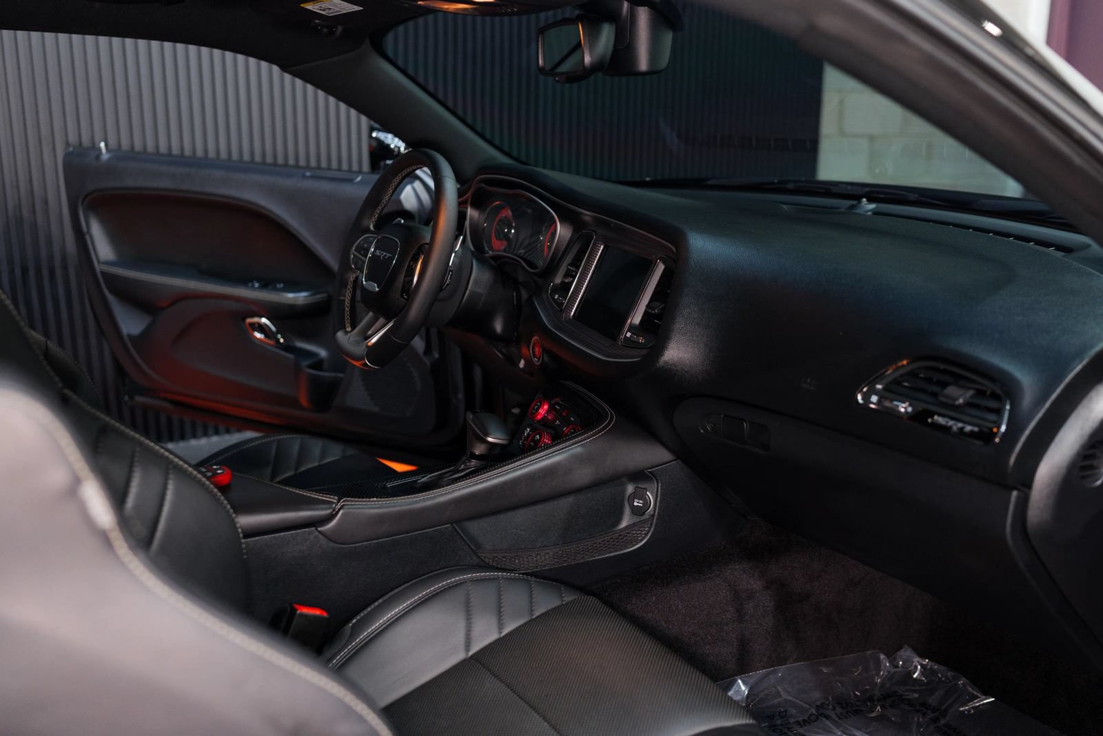 Used 2016 Dodge Challenger SRT Hellcat RWD image 39
