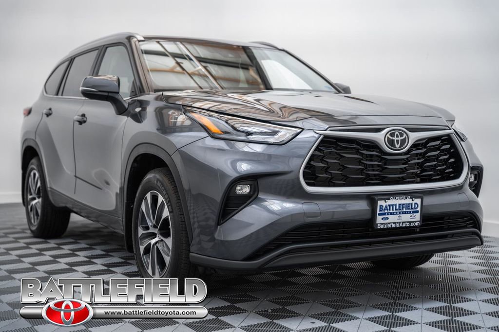 Used 2023 Toyota Highlander XLE