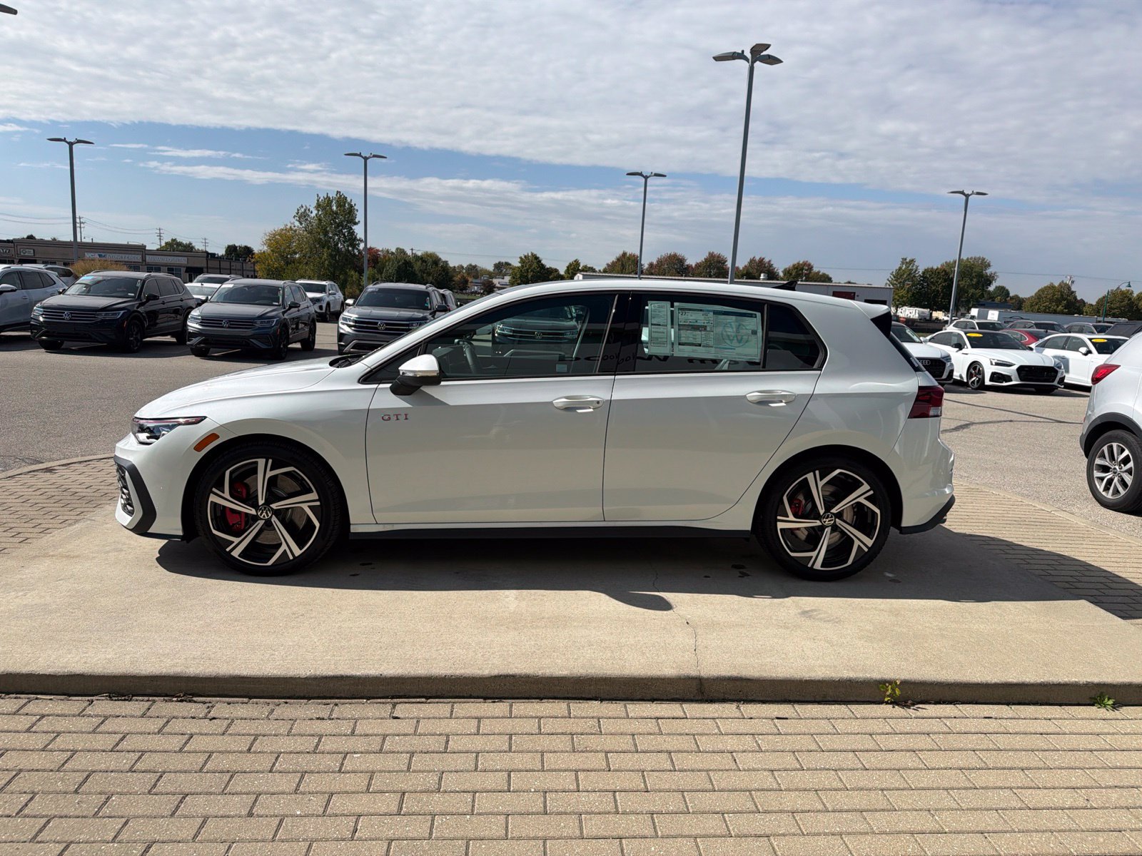 New 2026 Volkswagen GTI SE FWD image 8
