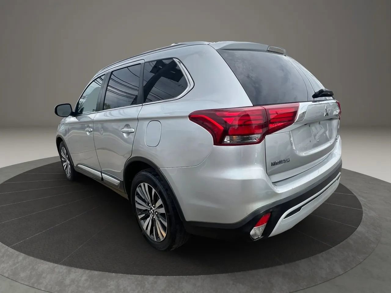 Used 2019 Mitsubishi Outlander SEL image 7