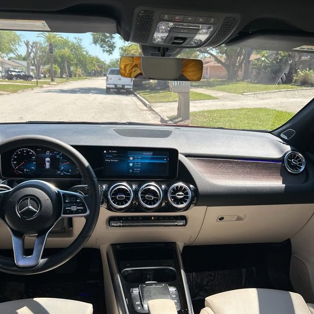 Used 2021 Mercedes-Benz GLA 250 w/ Premium Package image 16
