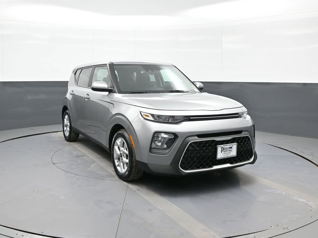 Certified 2022 Kia Soul LX w/ Technology Package image 3