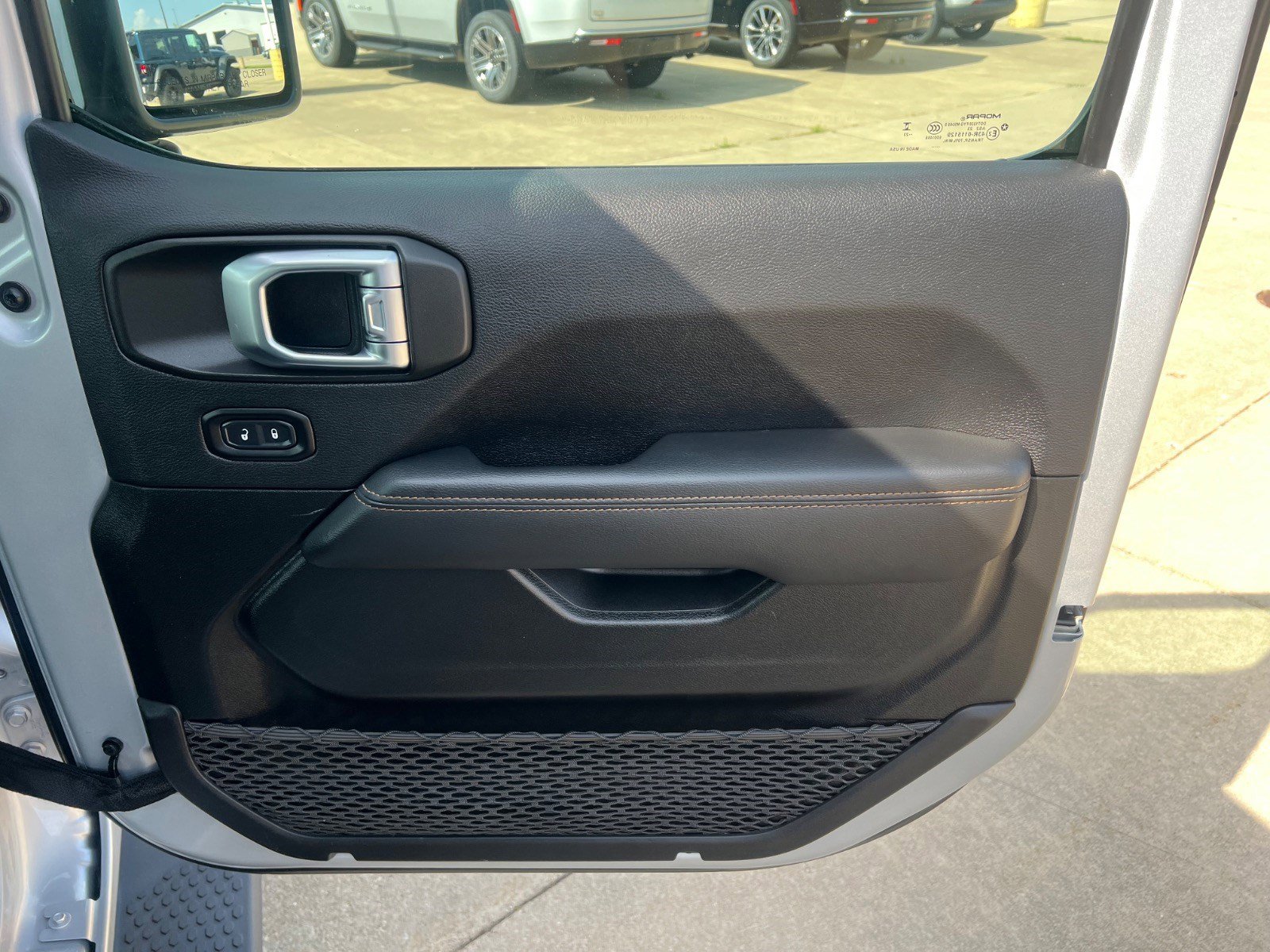 Used 2023 Jeep Wrangler Altitude image 21