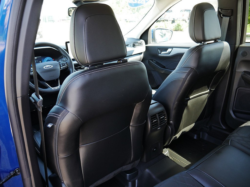 Used 2023 Ford Escape Platinum w/ Premium Technology Package AWD/4WD image 15