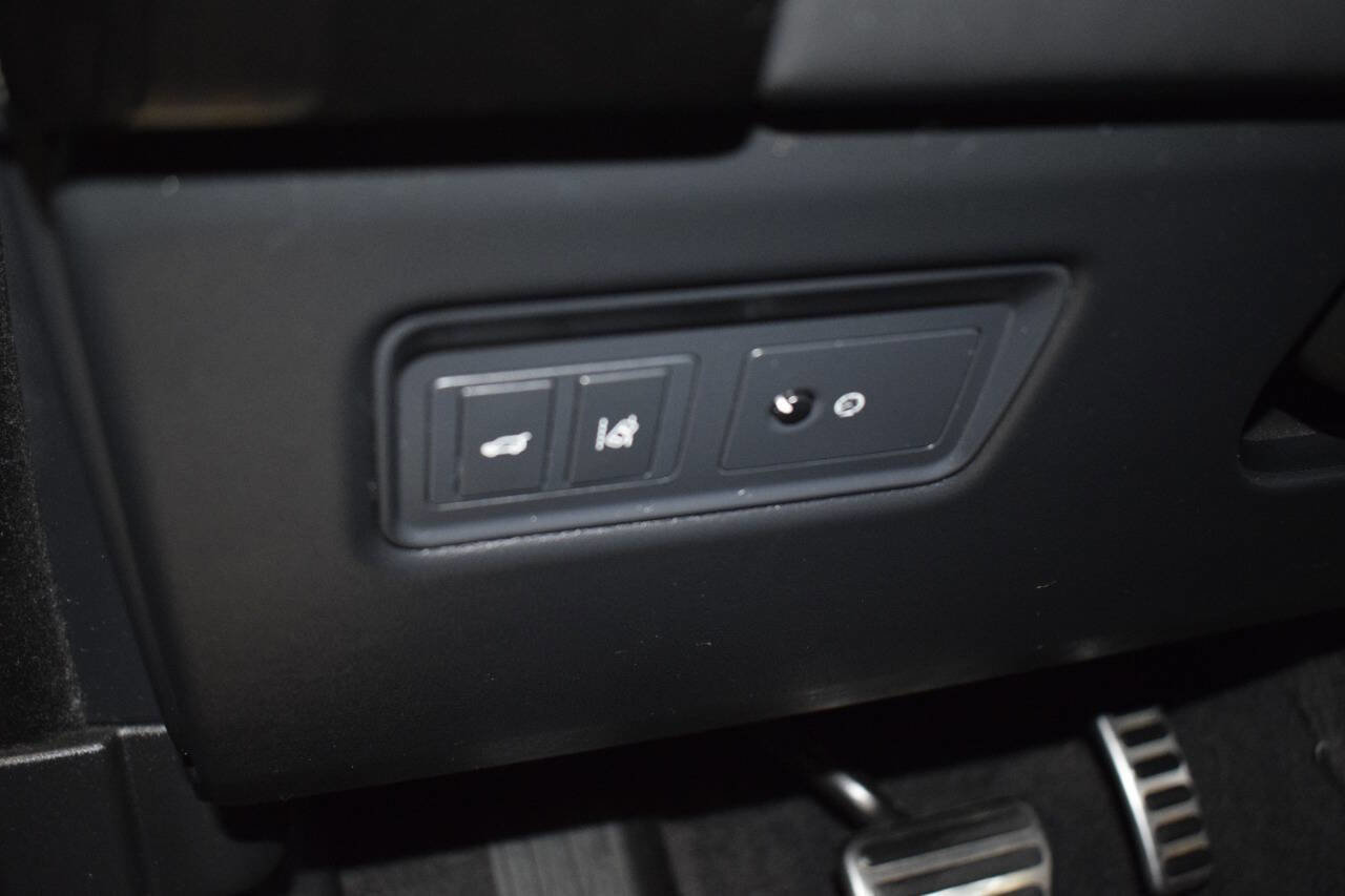 Used 2017 Land Rover Range Rover Supercharged image 32