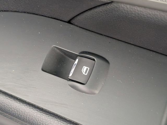 Used 2019 Ford Explorer XLT FWD image 35