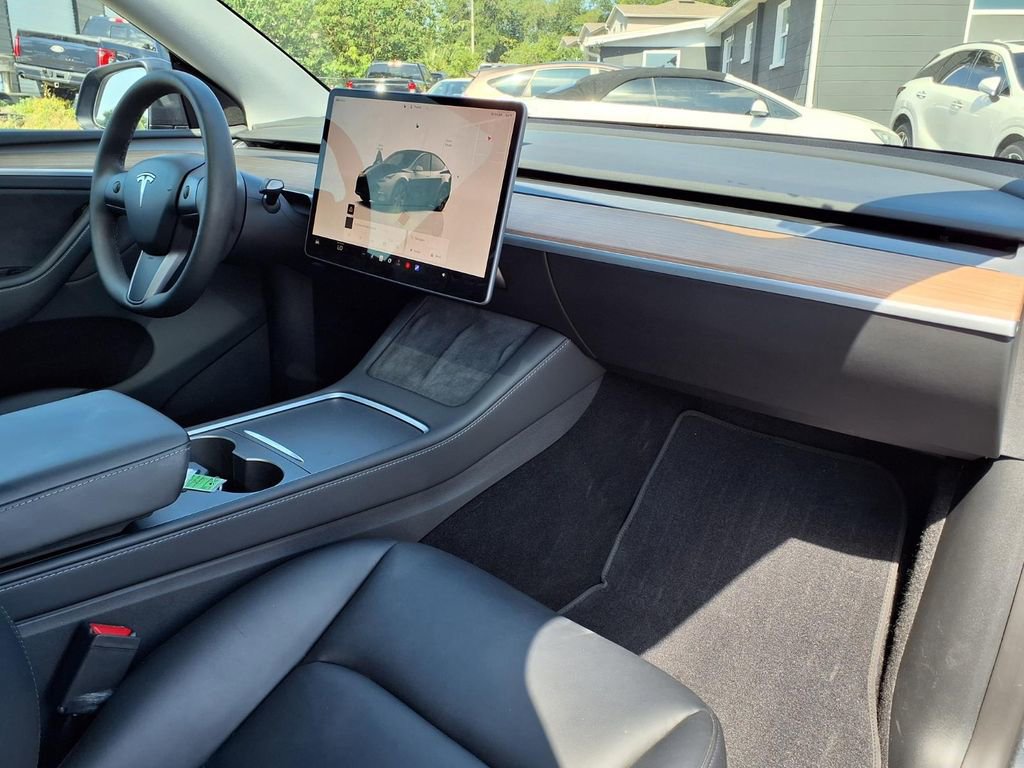 Used 2025 Tesla Model Y Long Range RWD image 11