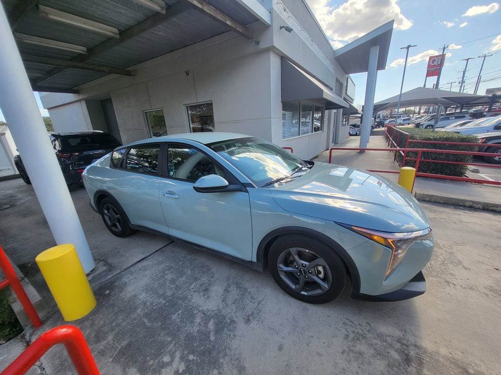 Used 2025 Kia K4 LXS image 11