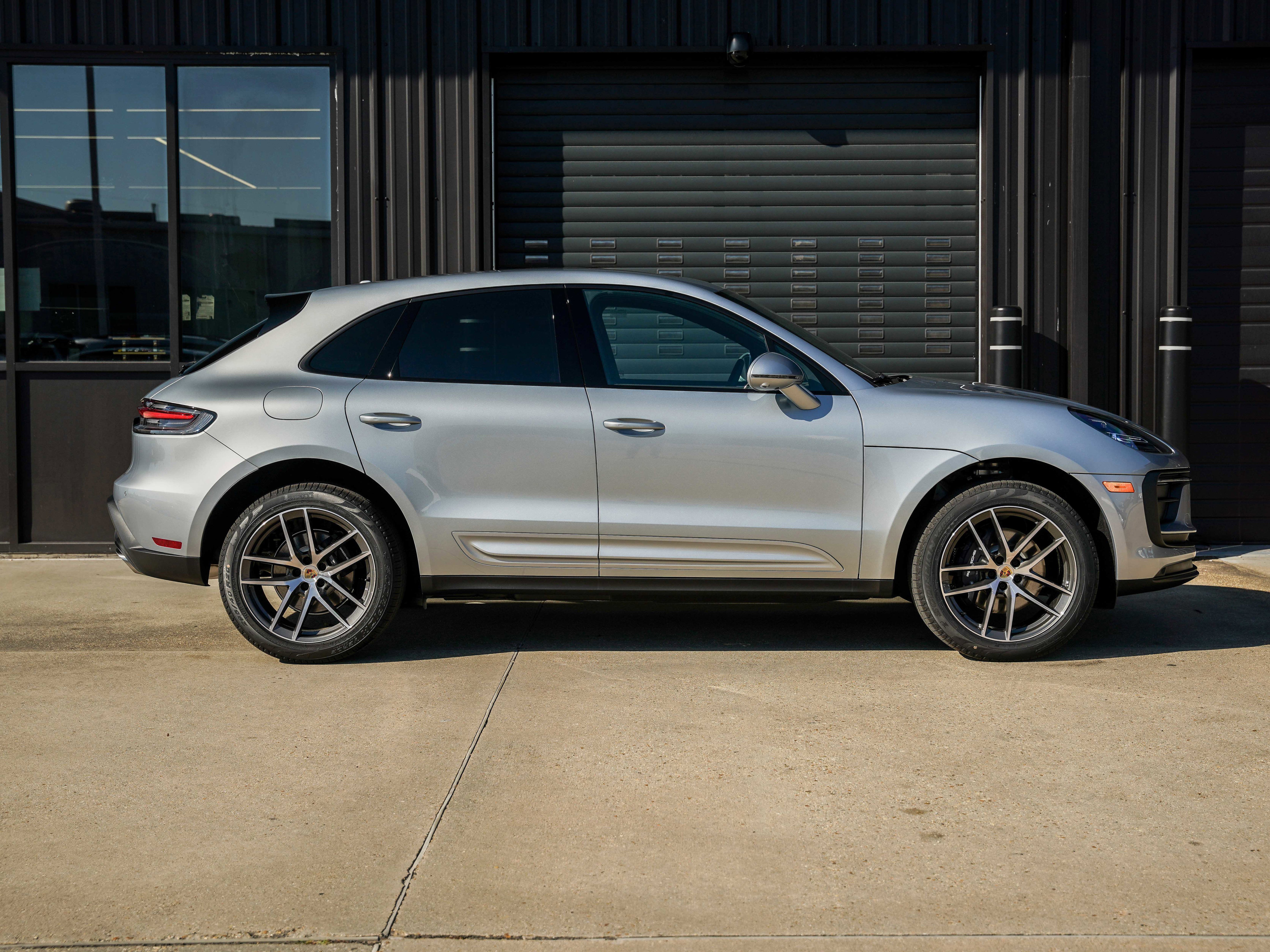 Certified 2025 Porsche Macan image 13