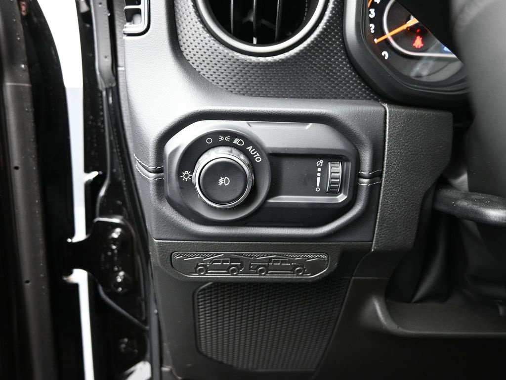 New 2025 Jeep Wrangler Unlimited Rubicon w/ Technology Group image 10