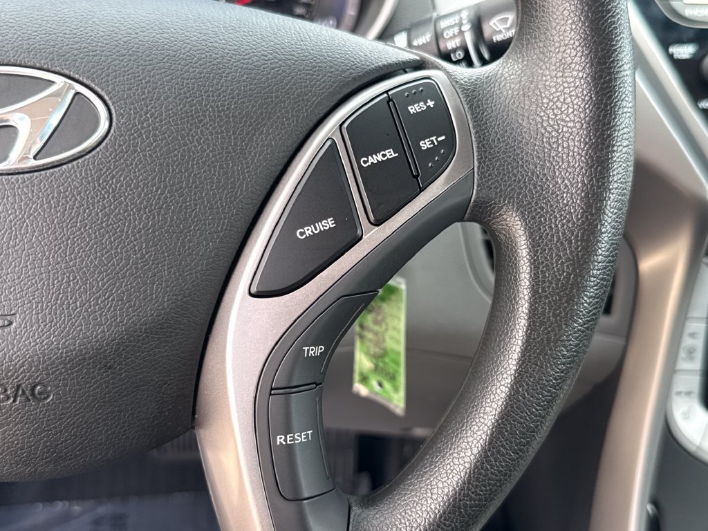 Used 2013 Hyundai Elantra FWD image 16