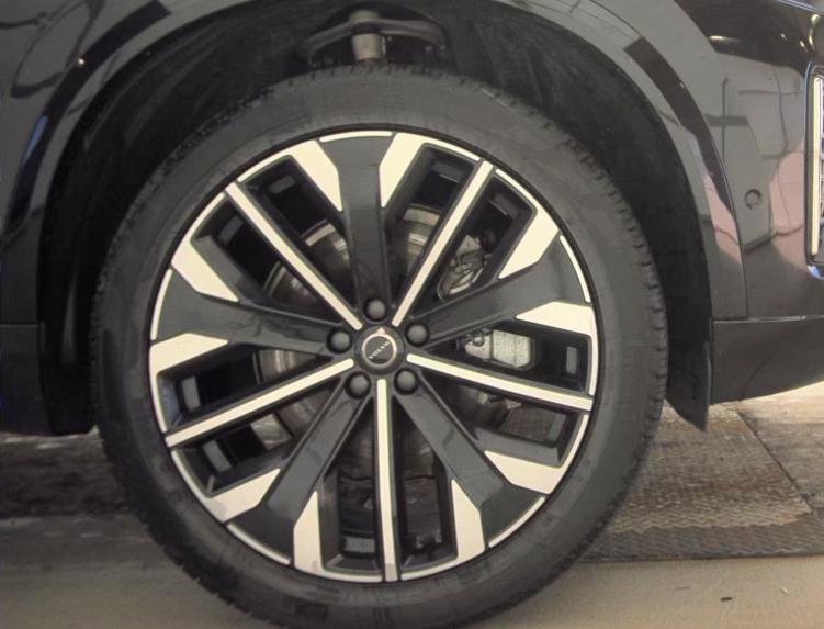 Used 2025 Volvo XC90 B6 Plus image 12