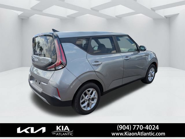 Used 2025 Kia Soul LX w/ LX Technology Package FWD image 3