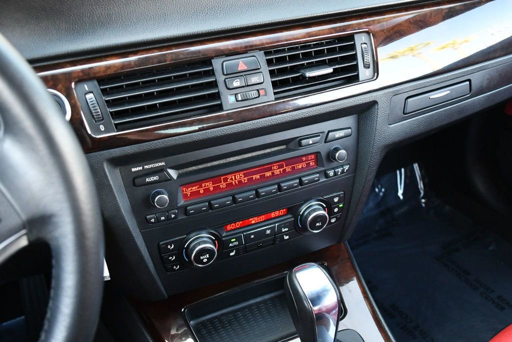 Used 2011 BMW 335i Convertible image 16