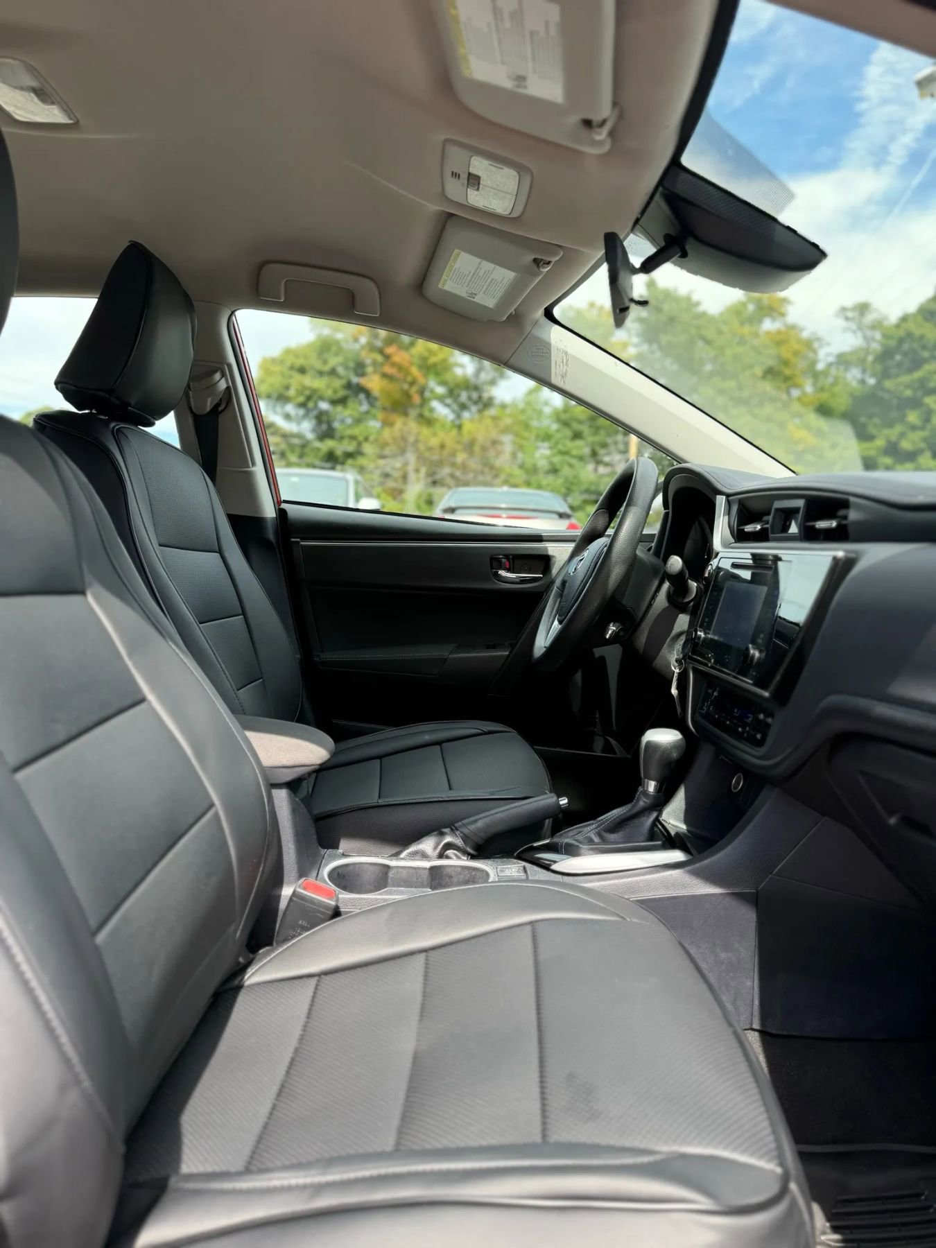 Used 2018 Toyota Corolla LE image 23