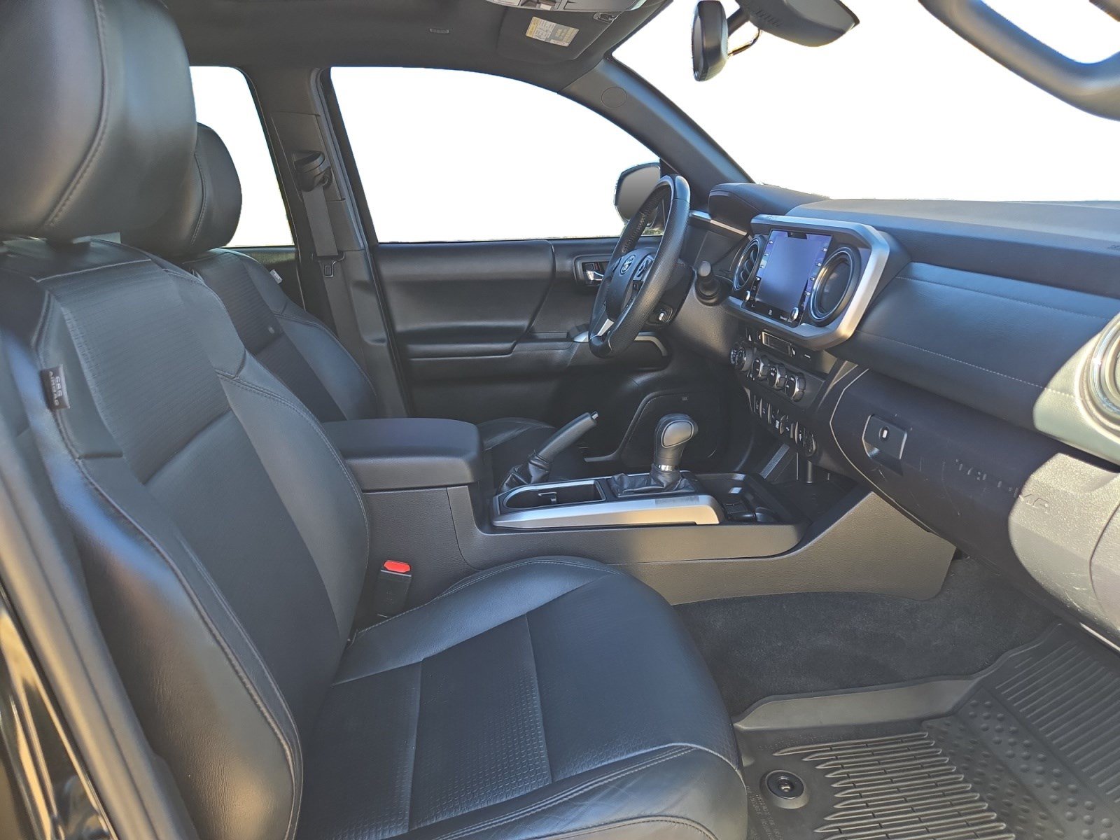 Used 2021 Toyota Tacoma Limited w/ Nightshade Package AWD/4WD image 15