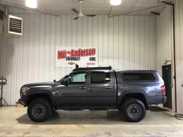 Used 2022 Toyota Tacoma SR image 2