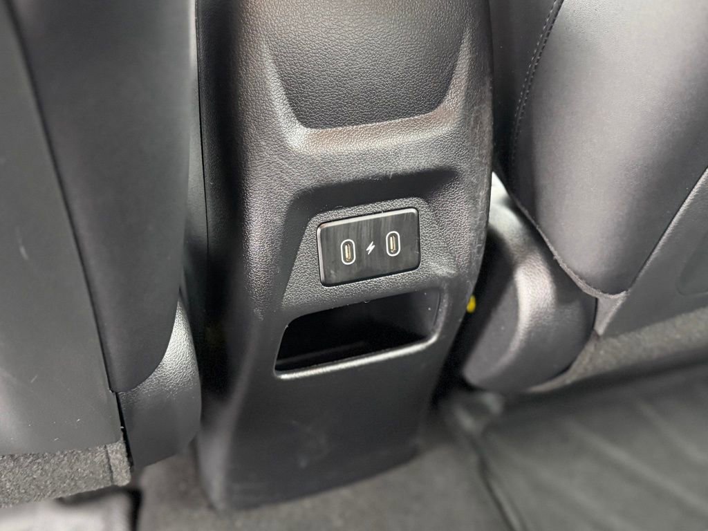 Used 2024 Hyundai Venue Limited image 7