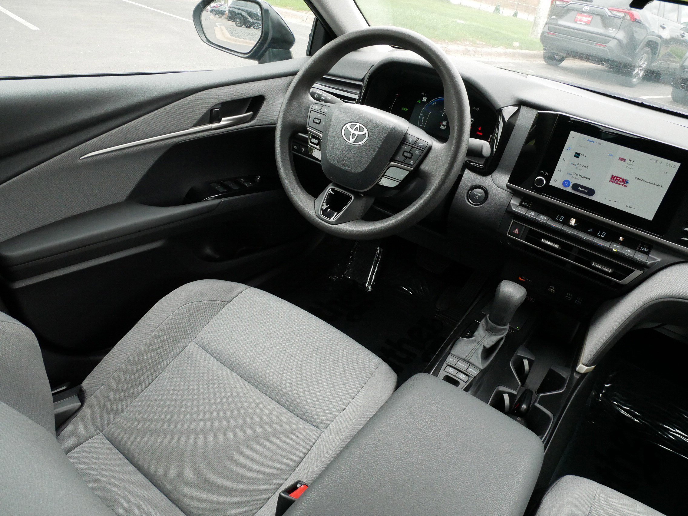 Used 2025 Toyota Camry LE AWD/4WD image 9
