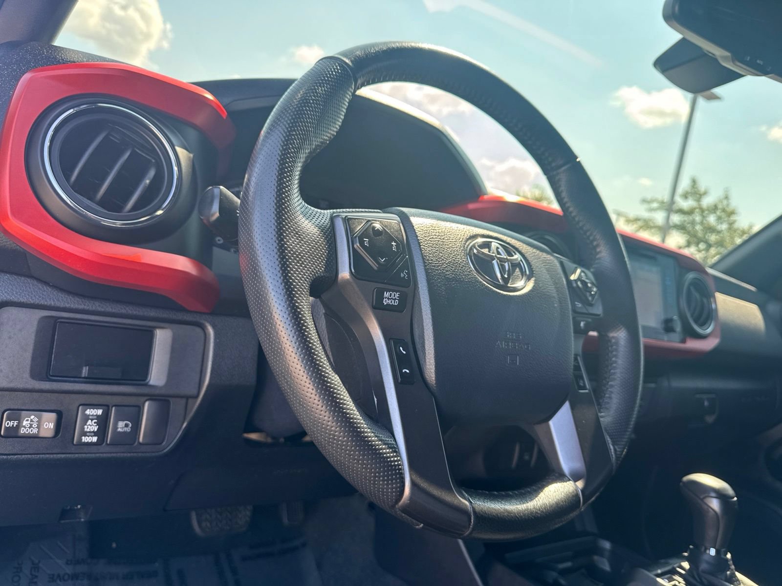Used 2019 Toyota Tacoma TRD Sport AWD/4WD image 18