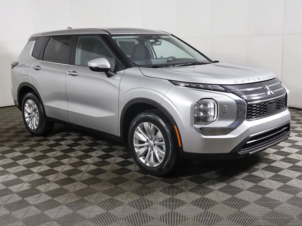 New 2026 Mitsubishi Outlander ES image 2