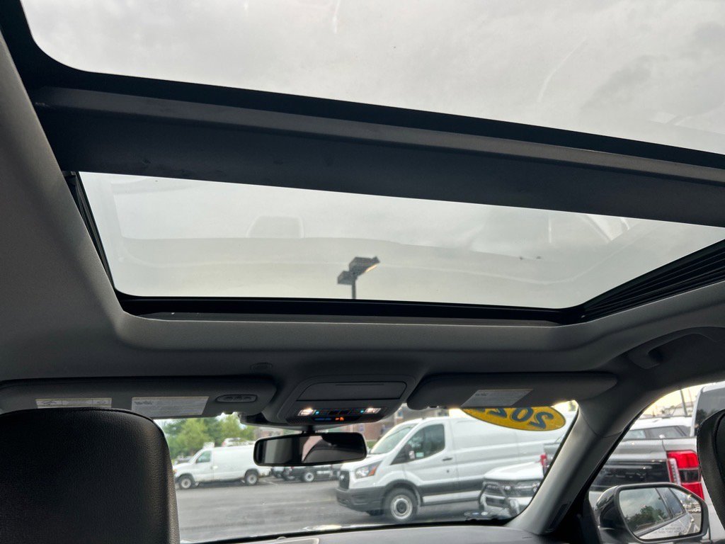 Used 2022 Ford Explorer Limited w/ Equipment Group 301A image 4