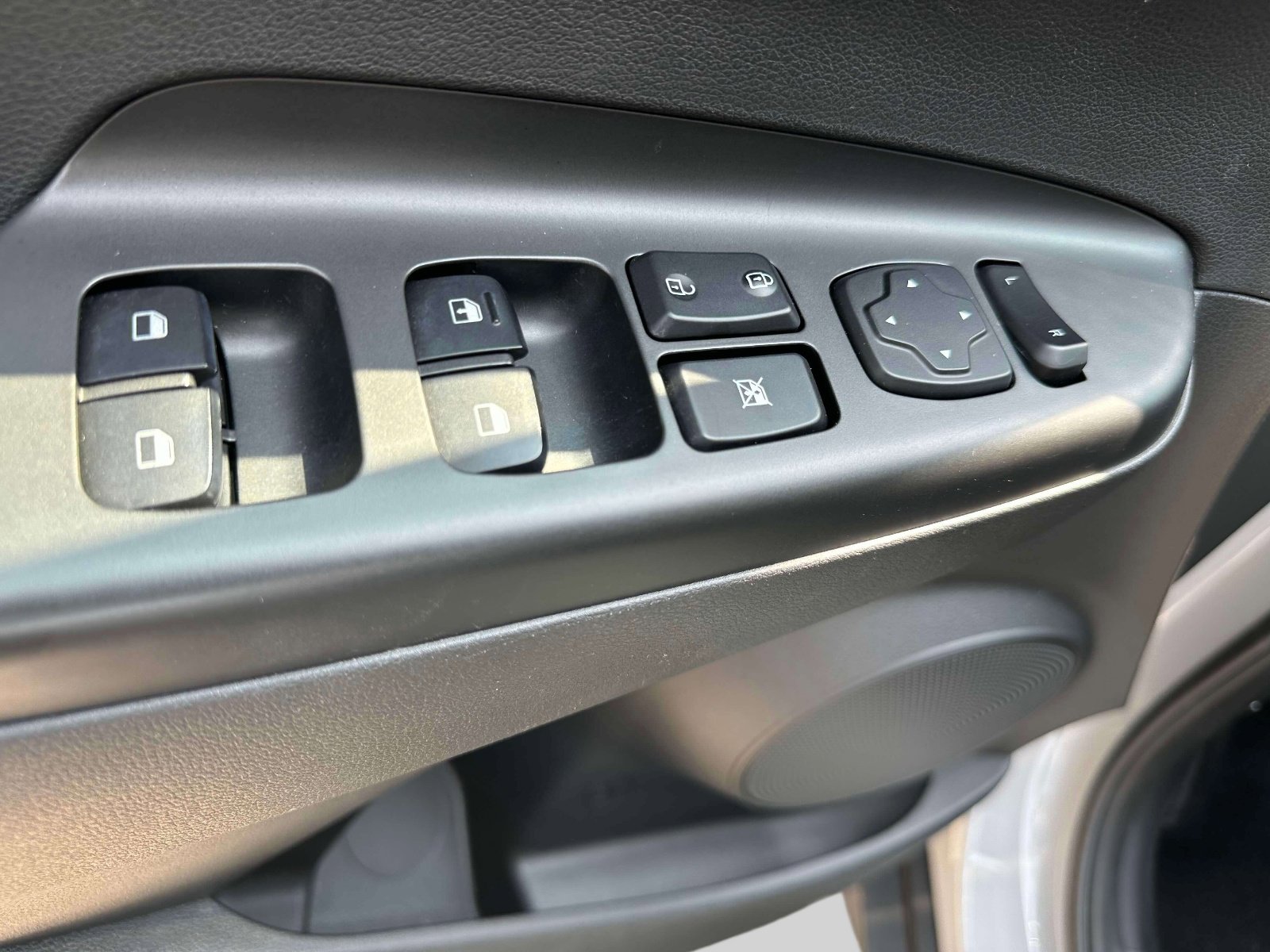 Used 2022 Hyundai Kona SE w/ Cargo Package image 16