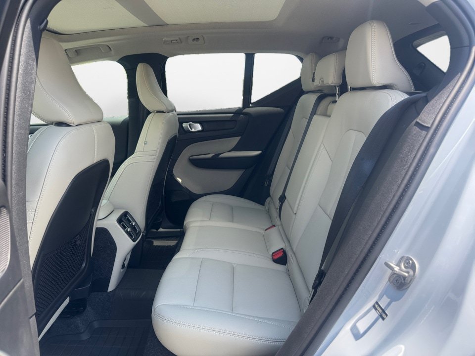 Certified 2025 Volvo XC40 B5 Ultra AWD/4WD image 13
