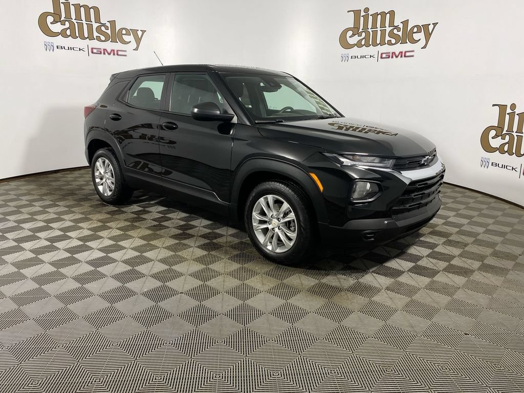 Used 2021 Chevrolet TrailBlazer LS w/ LPO, Blackout Package FWD image 1