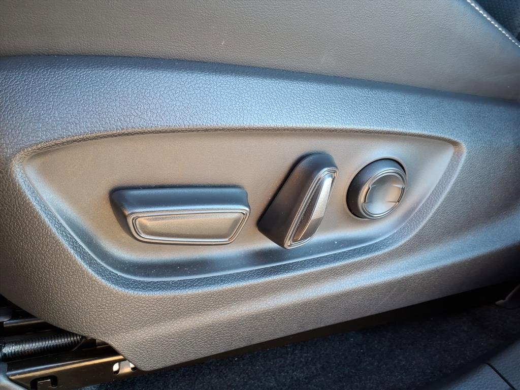 Used 2025 Toyota Crown Signia image 4