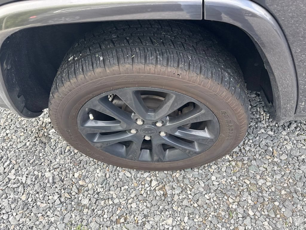Used 2017 Jeep Grand Cherokee Altitude AWD/4WD image 5