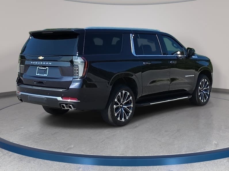 Used 2025 Chevrolet Suburban High Country AWD/4WD image 5