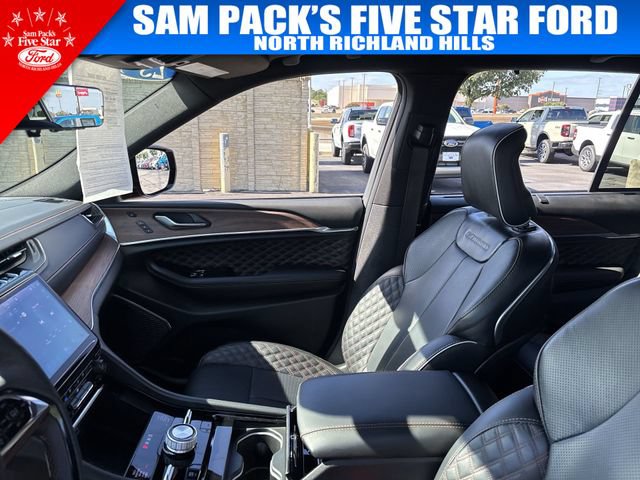 Used 2025 Jeep Grand Cherokee Summit w/ Adv Protech Group IV AWD/4WD image 13