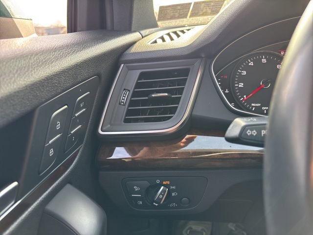 Used 2020 Audi Q5 2.0T Premium w/ Convenience Package image 22