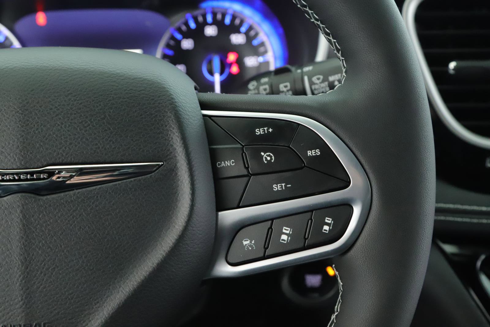 New 2026 Chrysler Pacifica Select image 9