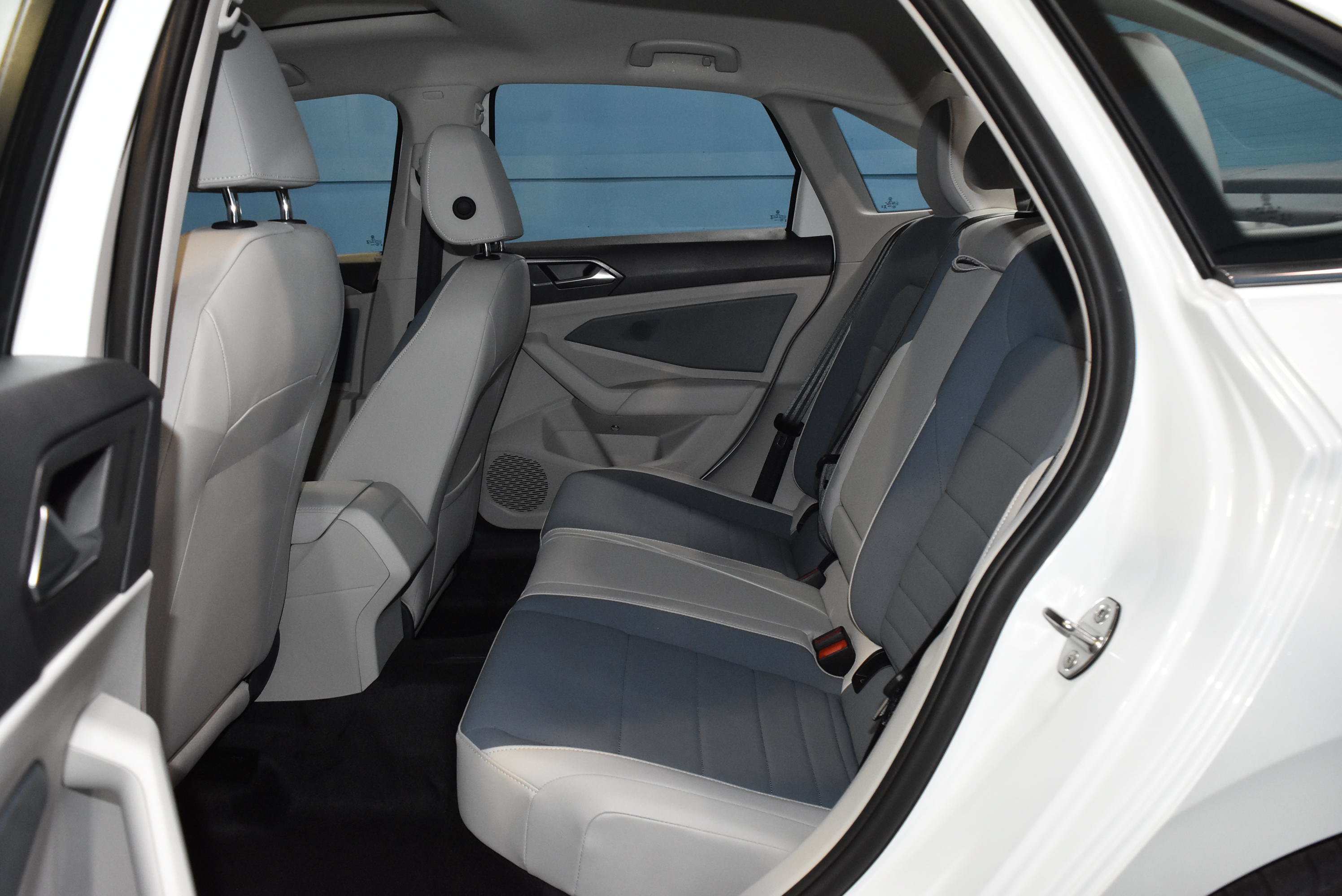New 2026 Volkswagen Jetta SE FWD image 18