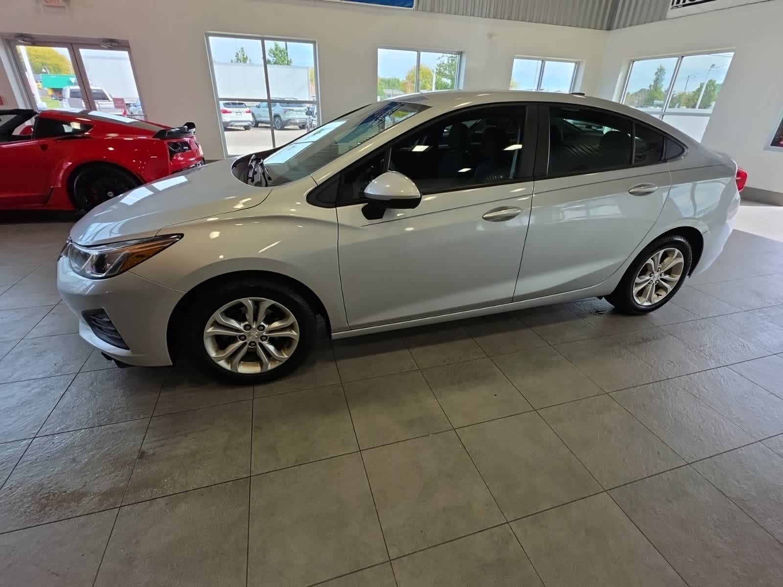 Used 2019 Chevrolet Cruze LS w/ LS Convenience Package FWD image 16