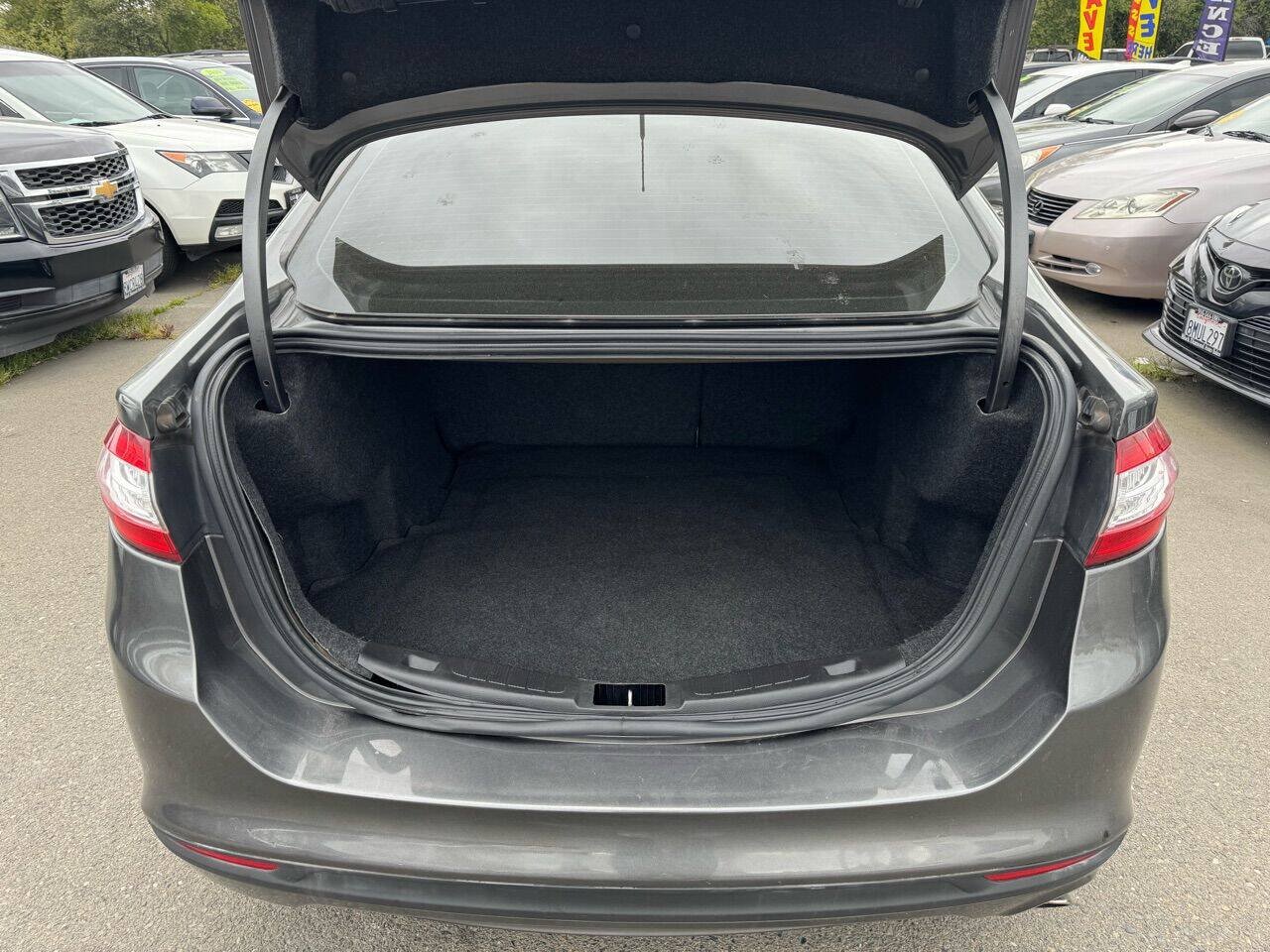 Used 2014 Ford Fusion SE w/ Equipment Group 202A FWD image 18