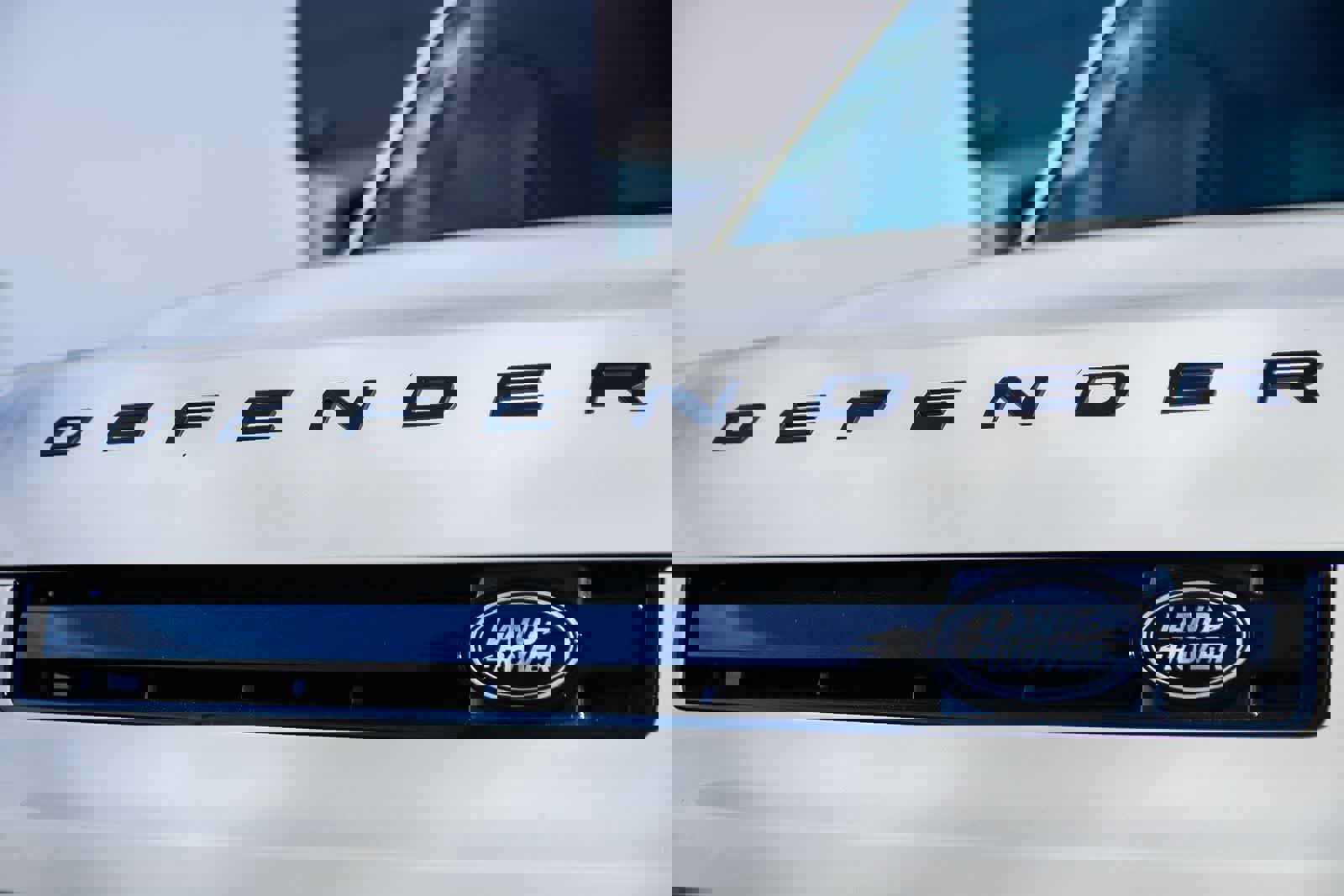 New 2026 Land Rover Defender 110 X-Dynamic SE image 11