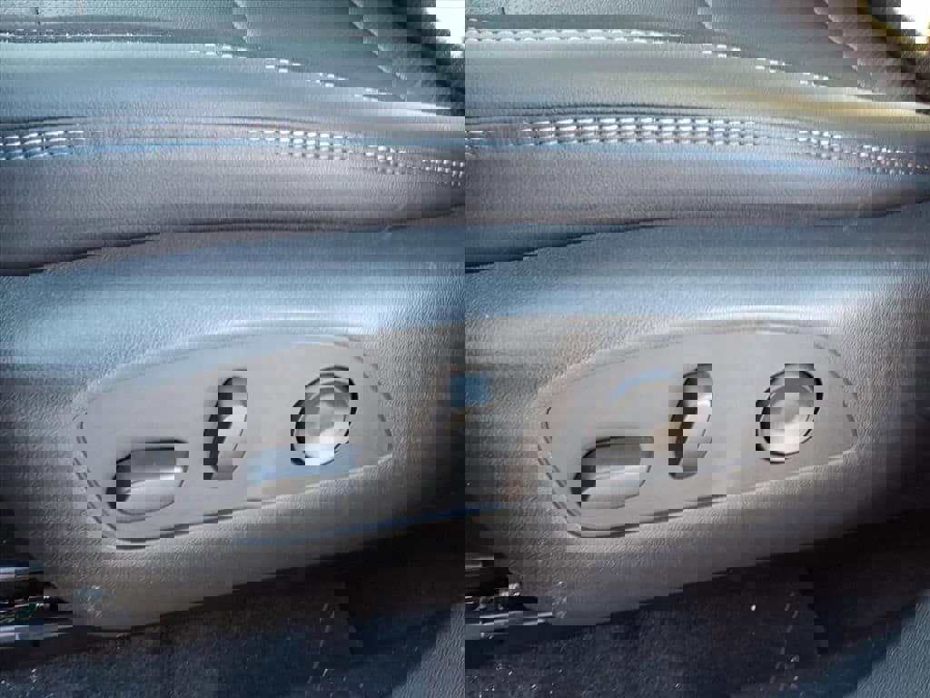 New 2026 Chevrolet Equinox EV LT image 12