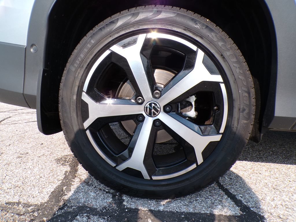 Used 2026 Volkswagen Tiguan SE AWD/4WD image 21