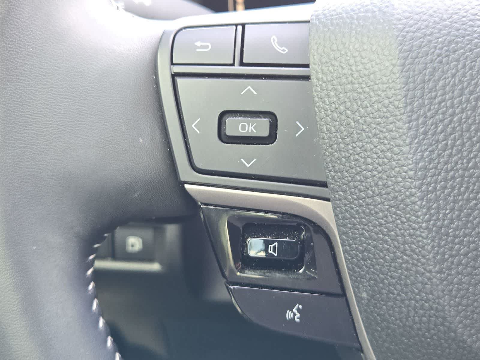 Used 2025 Toyota Camry SE w/ Convenience Package FWD image 23