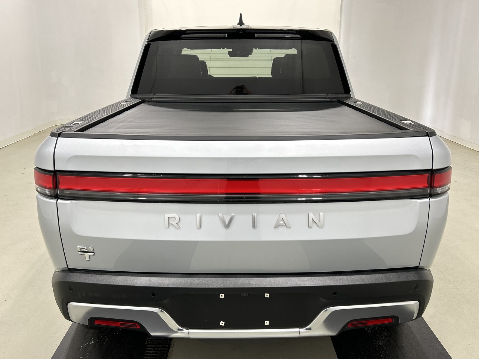 Used 2024 Rivian R1T Adventure Dual AWD/4WD image 4