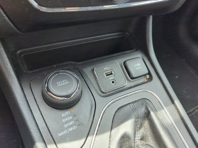 Used 2022 Jeep Cherokee Latitude Lux AWD/4WD image 19