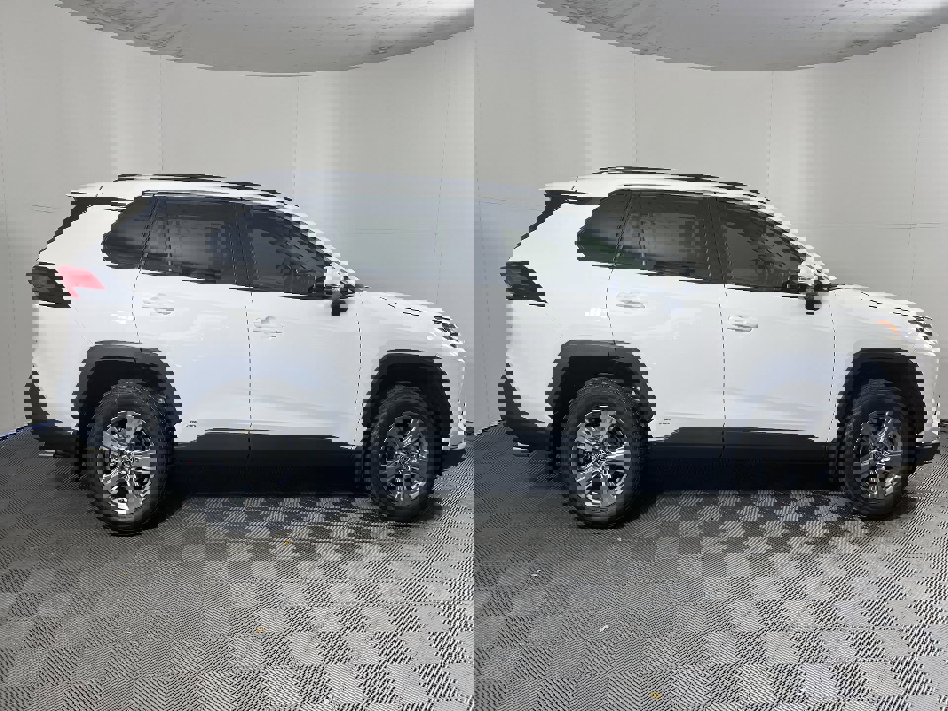 Used 2024 Toyota RAV4 XLE image 2