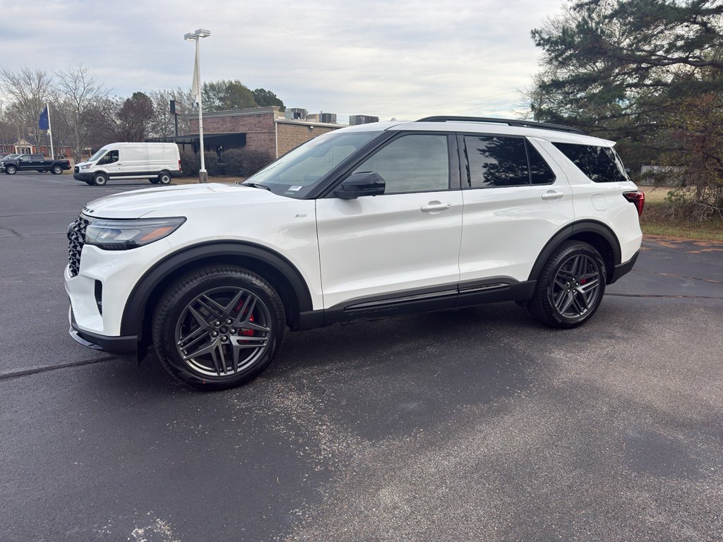 New 2026 Ford Explorer ST-Line w/ ST-Line Street Pack image 2