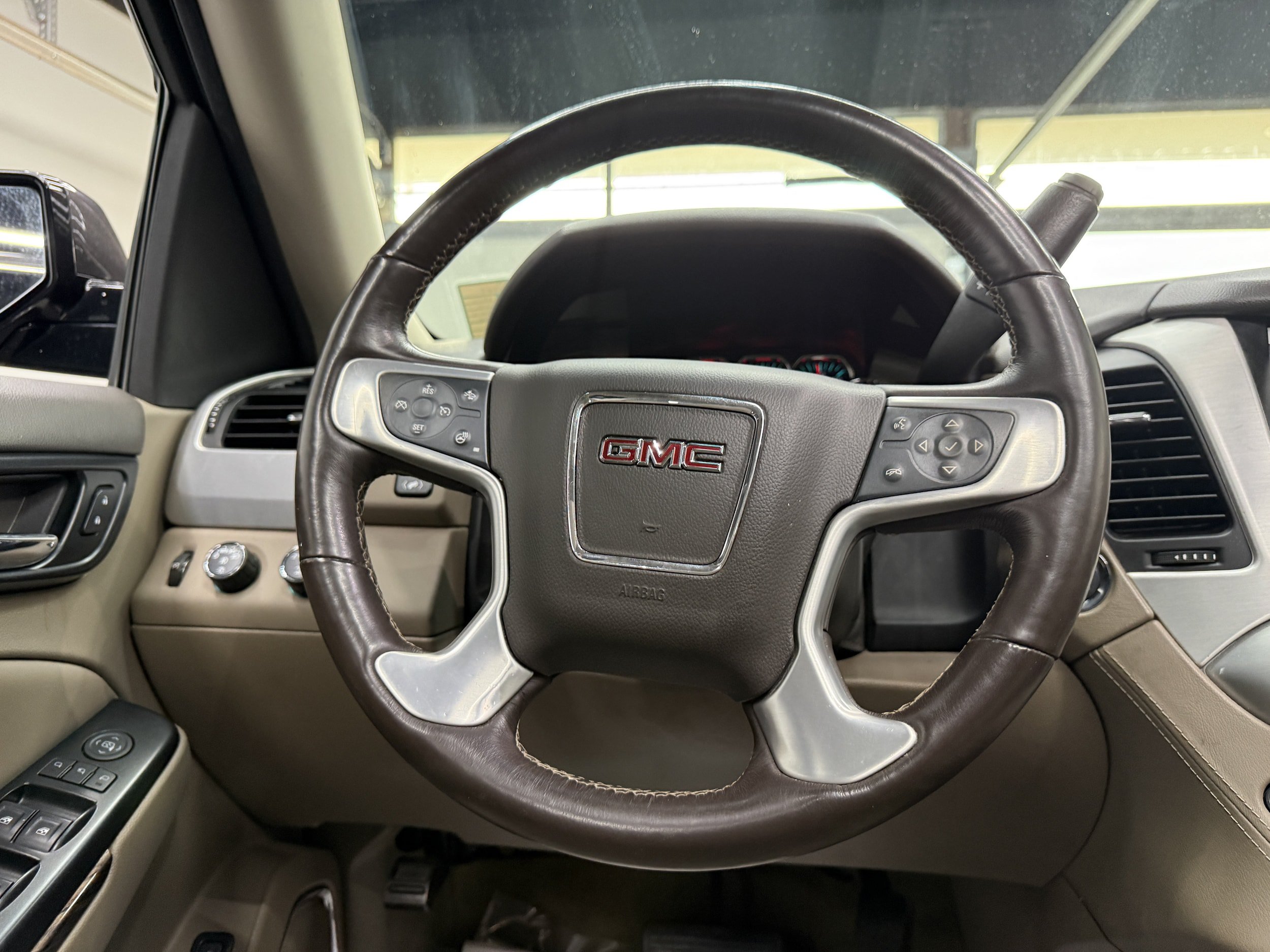 Used 2017 GMC Yukon SLT AWD/4WD image 18